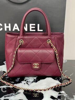 Classic CHANEL Bag: A Stylish and Versatile Choice for Elegance